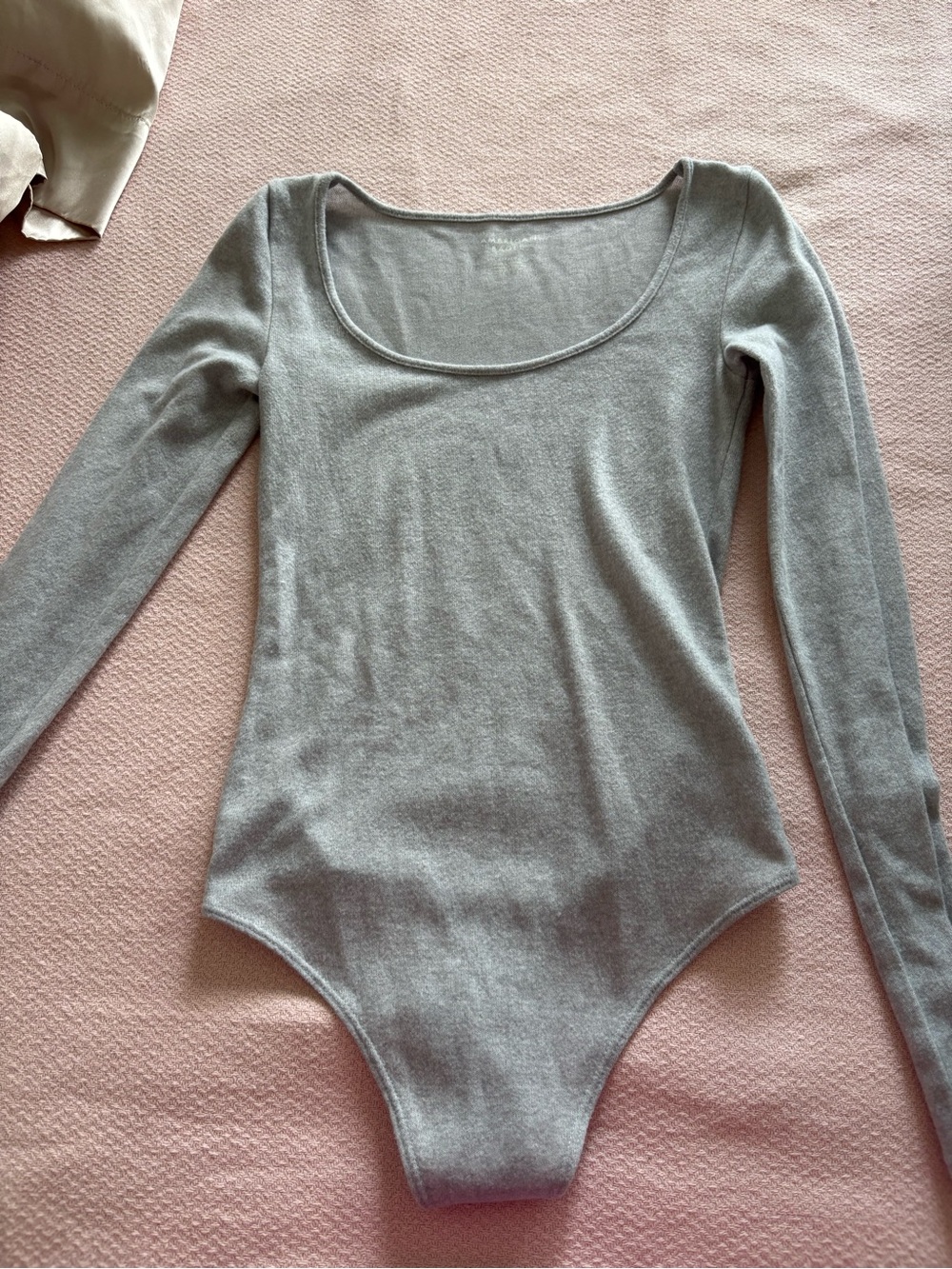American Eagle Outfitters Light Gray Long Sleeve Scoop Neck Bodysuit